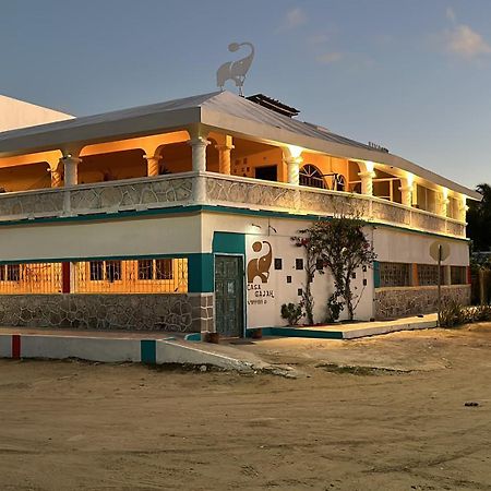 Casa Gajah Hotel Cuyo Exterior photo