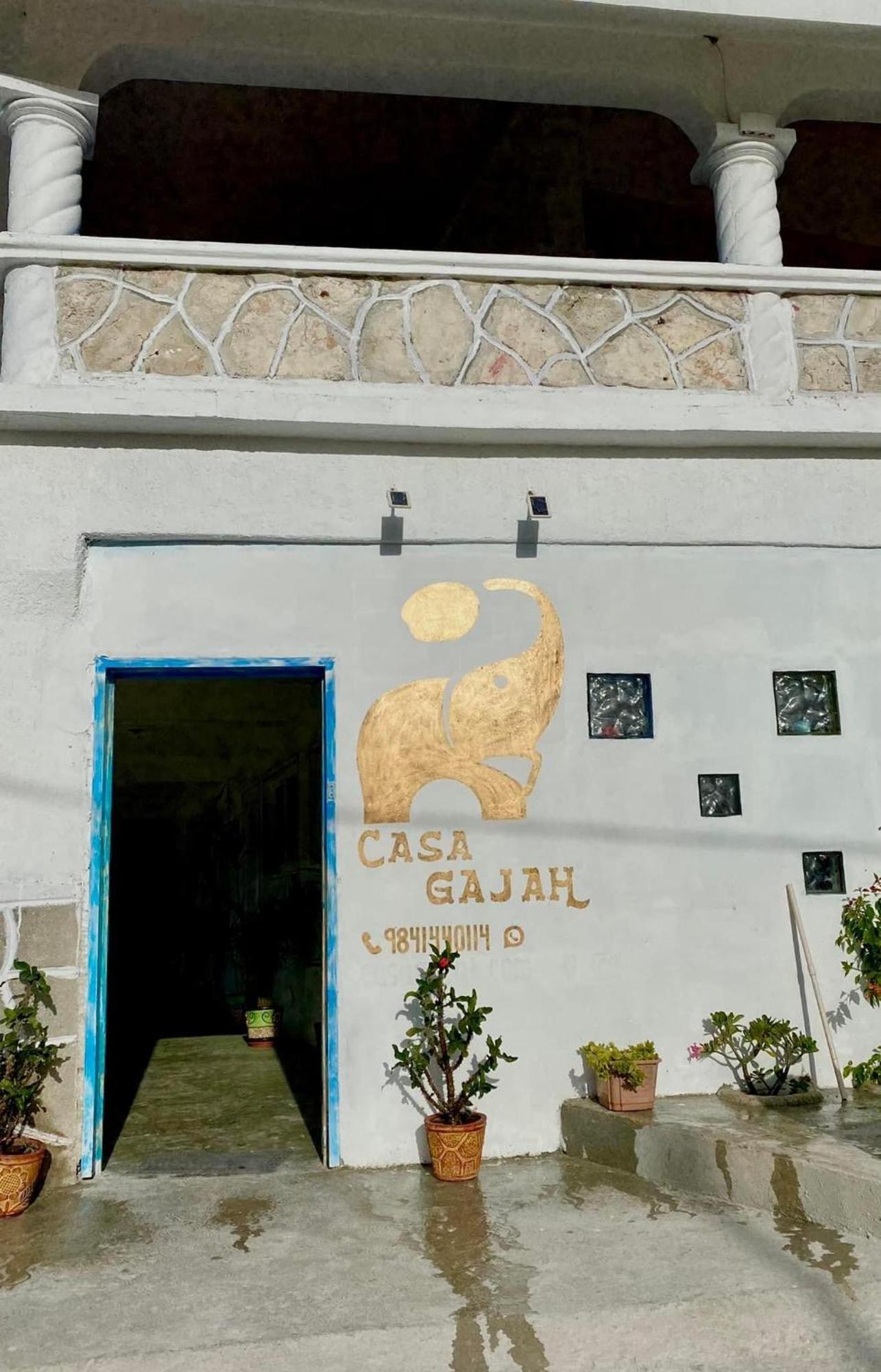 Casa Gajah Hotel Cuyo Exterior photo