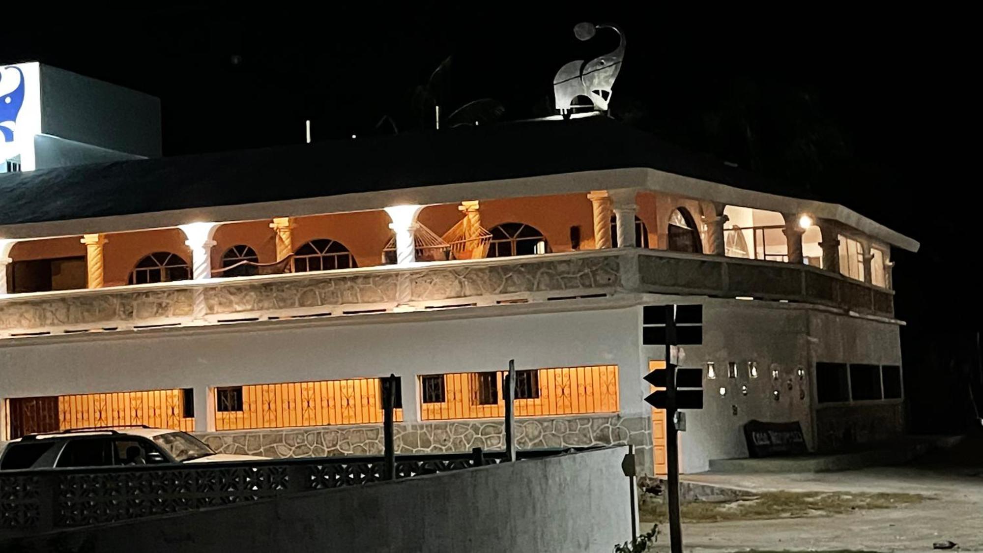 Casa Gajah Hotel Cuyo Exterior photo